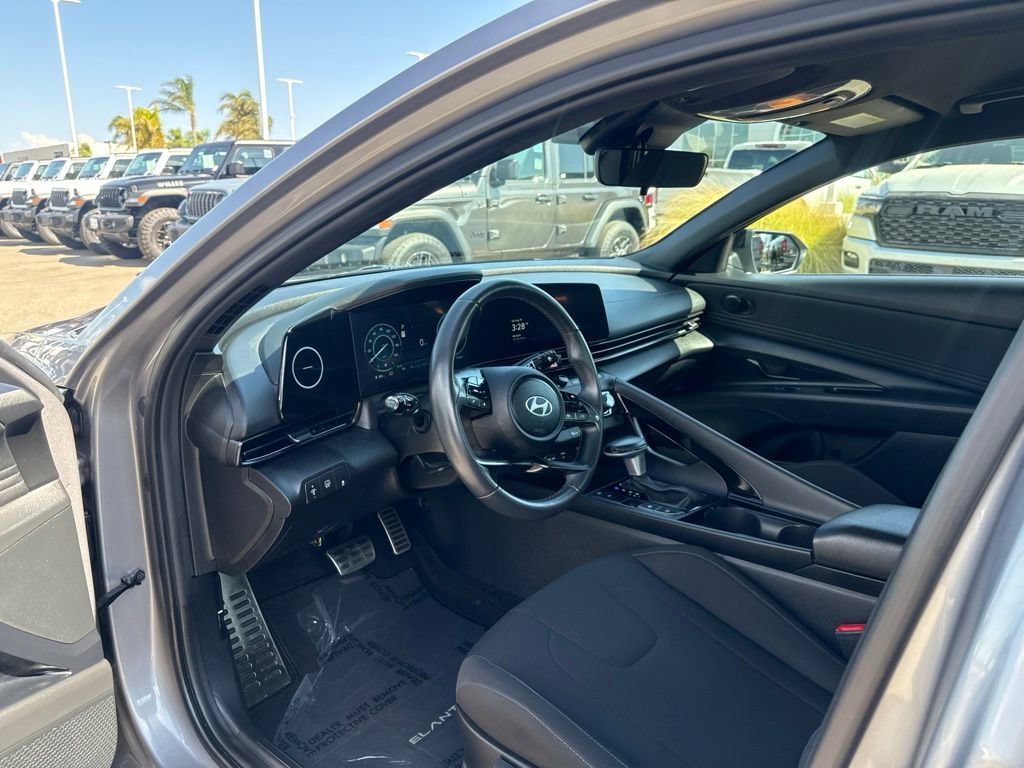 Used 2025 Hyundai Elantra SEL FWD image 16