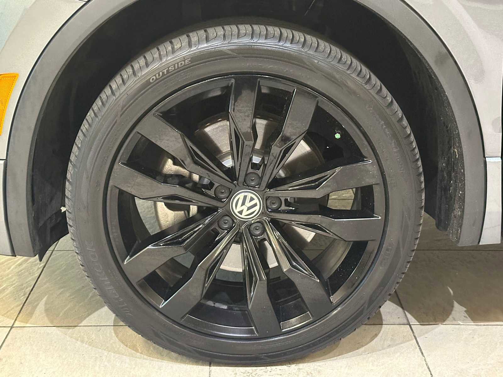 Used 2021 Volkswagen Tiguan SE R-Line image 8