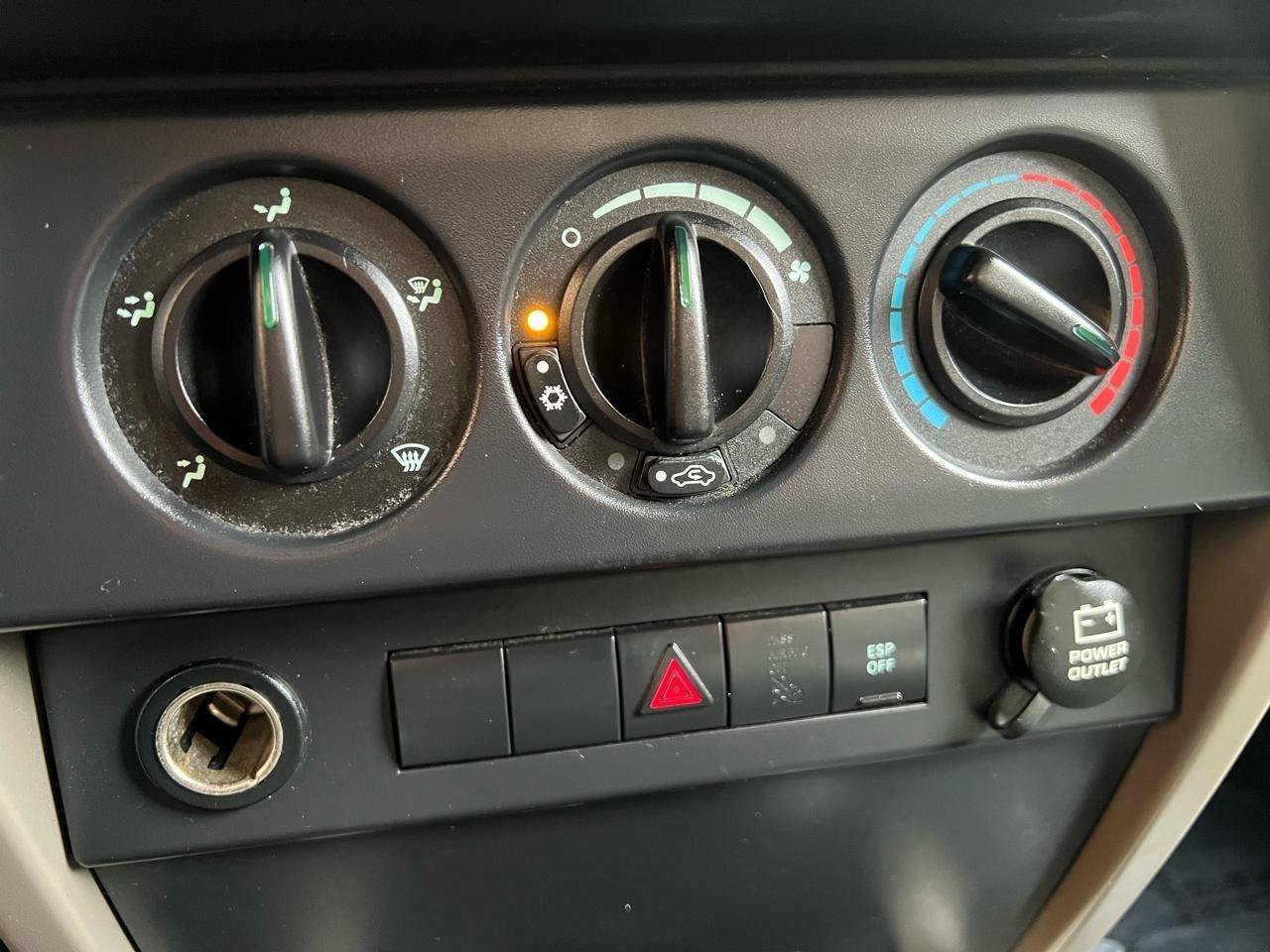 Used 2007 Jeep Wrangler Sahara AWD/4WD image 38