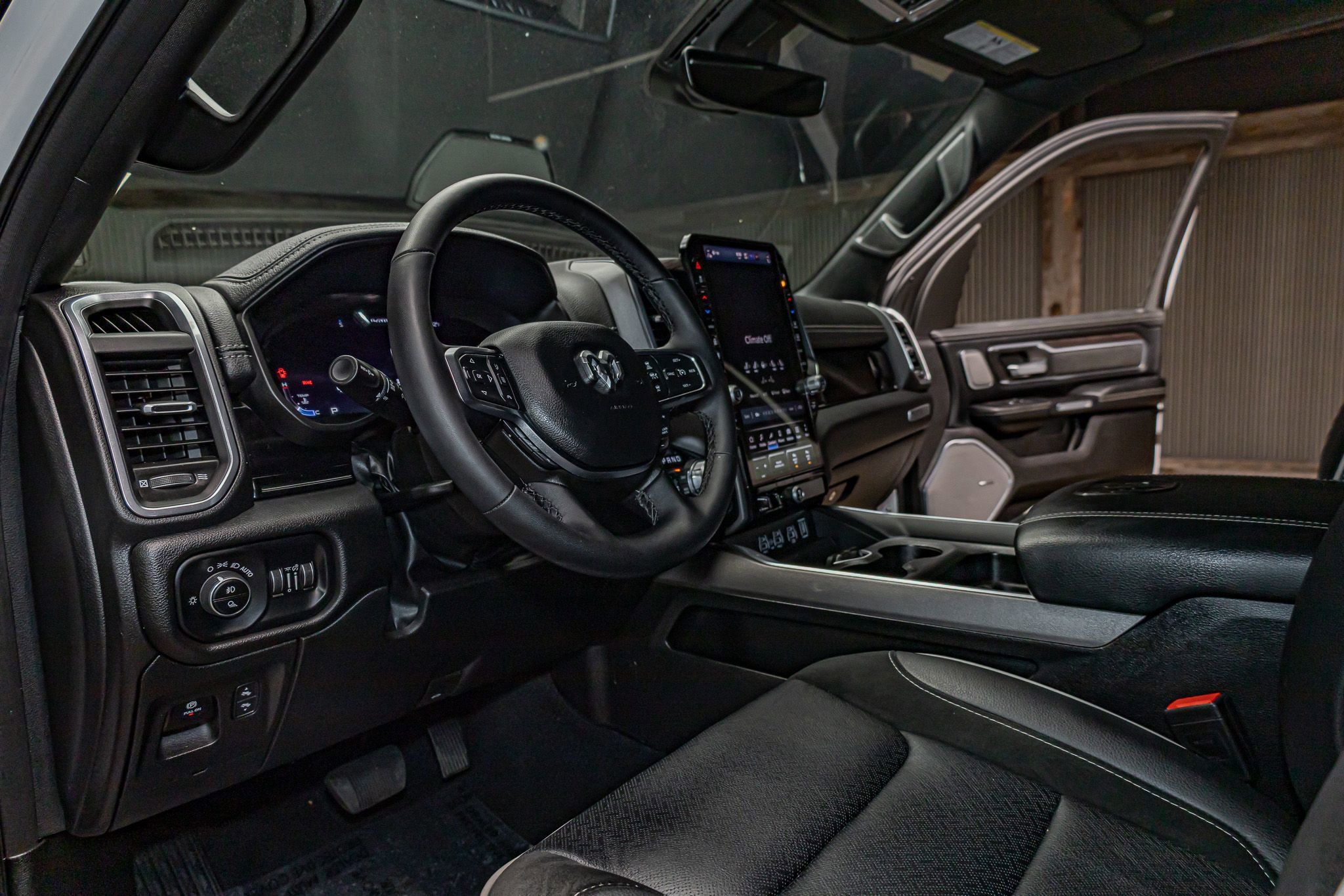 Used 2025 RAM 1500 Laramie w/ Night Edition image 17