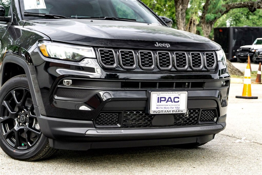 New 2026 Jeep Compass Latitude image 3