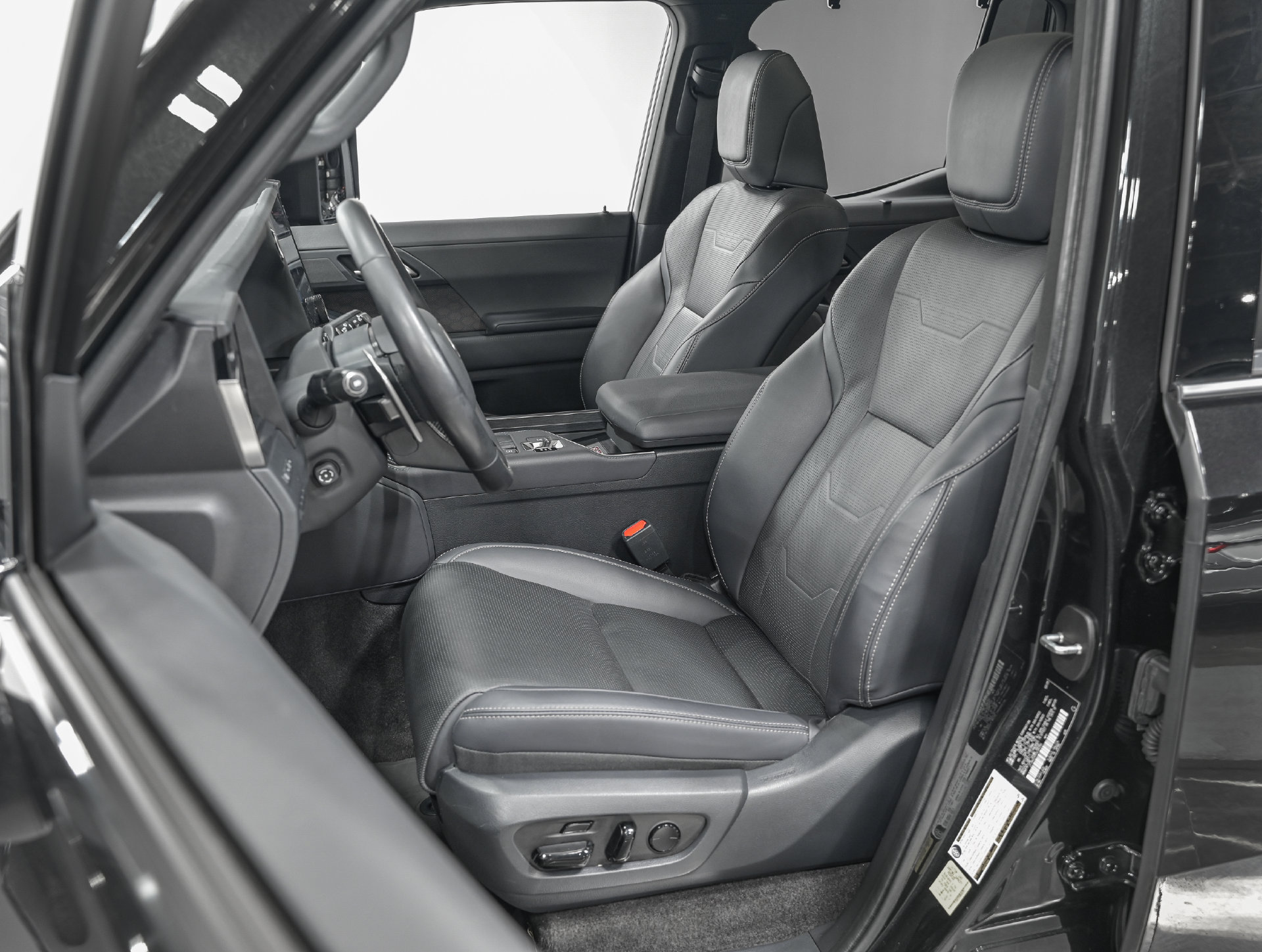 Used 2025 Lexus GX 550 w/ Accessory Package (2T) AWD/4WD image 16