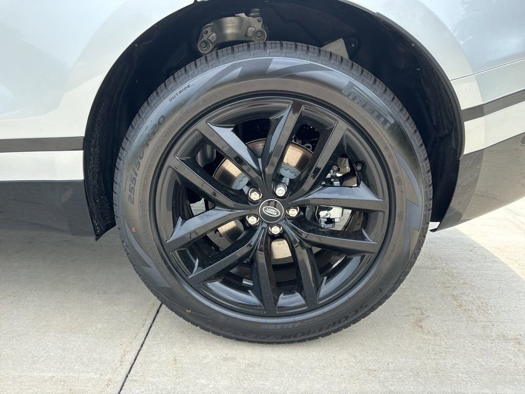 New 2025 Land Rover Range Rover Velar Dynamic SE image 23