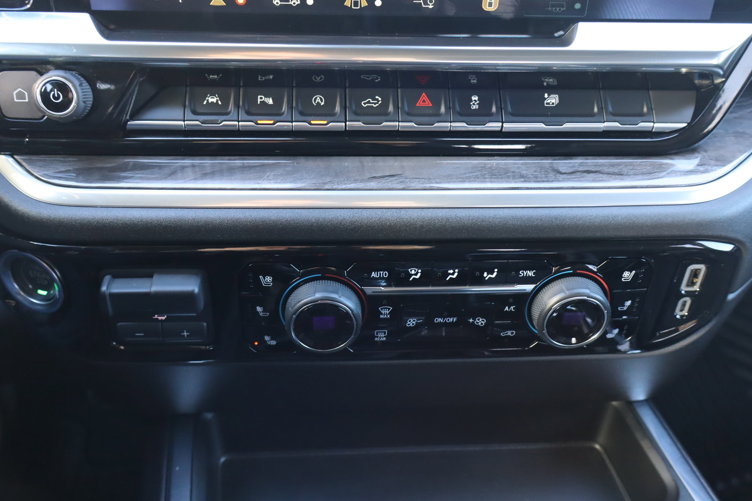 Used 2024 Chevrolet Silverado 1500 LTZ w/ Technology Package image 30