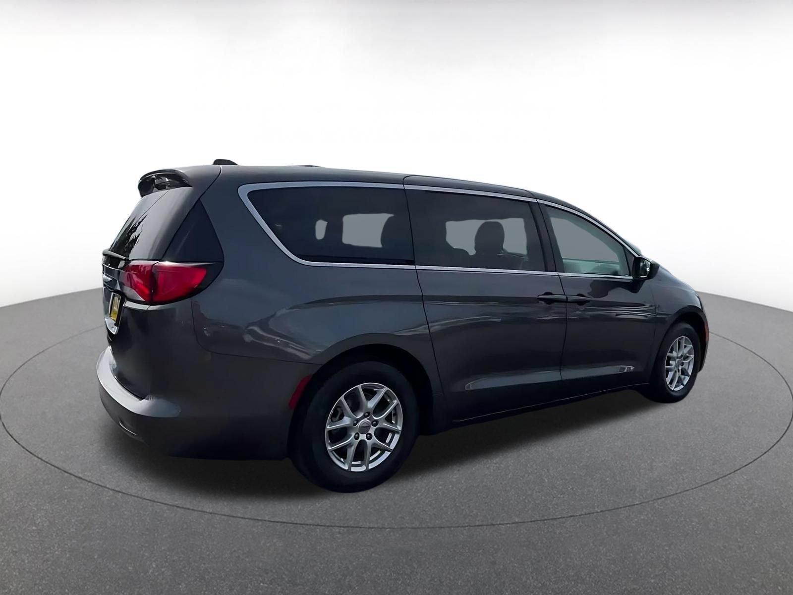 Used 2023 Chrysler Voyager LX FWD image 13