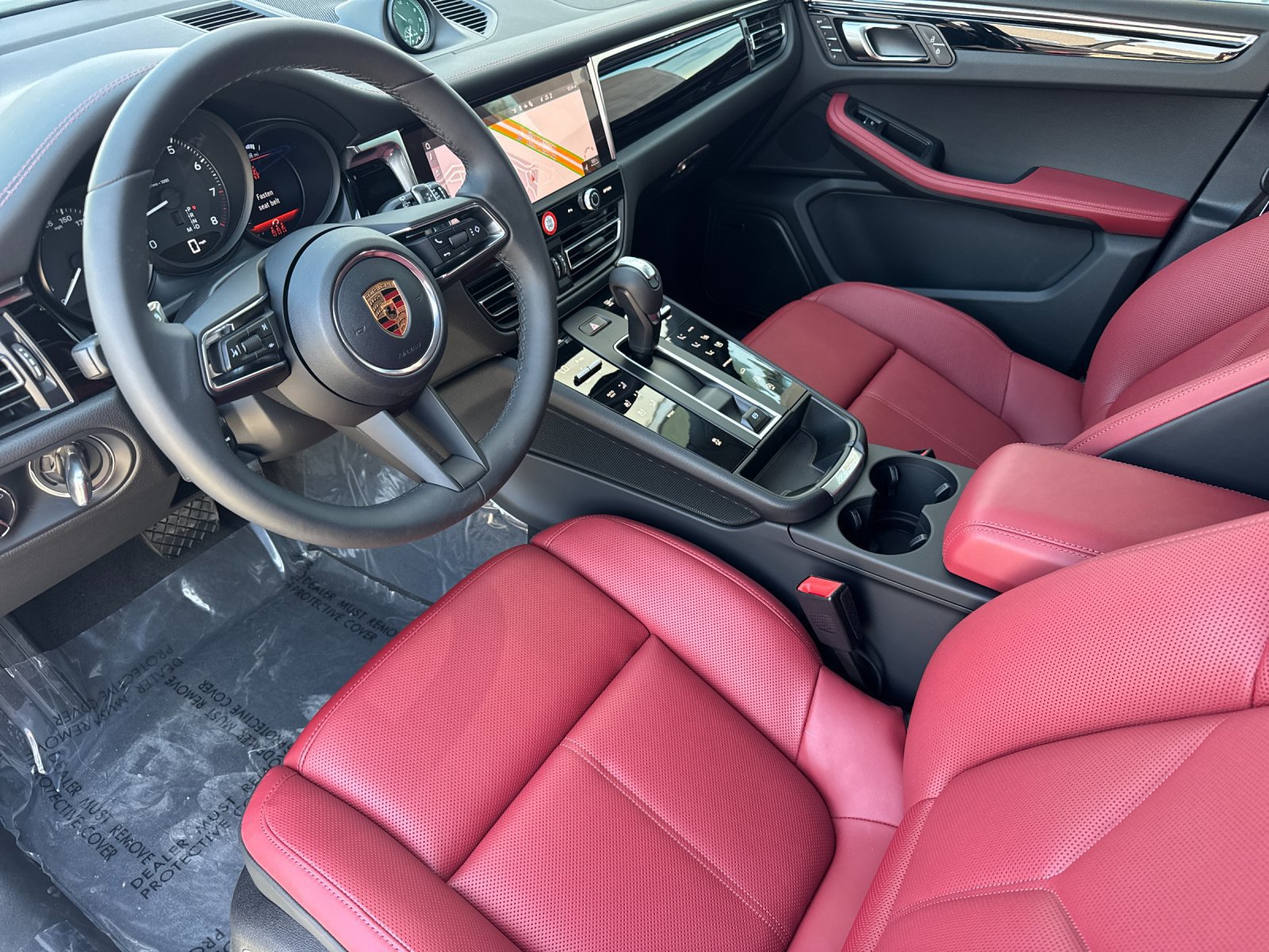 New 2026 Porsche Macan AWD/4WD image 4