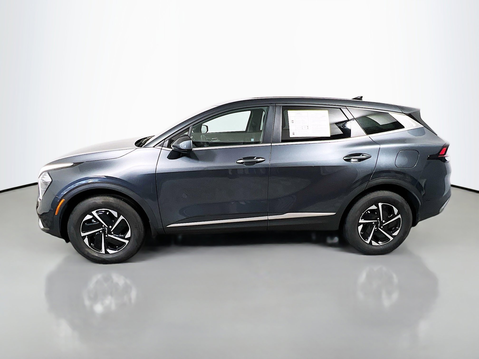 Used 2023 Kia Sportage LX image 9