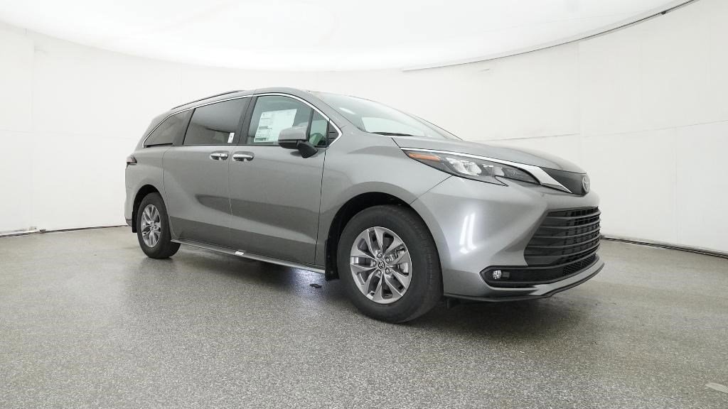 New 2026 Toyota Sienna XLE image 30