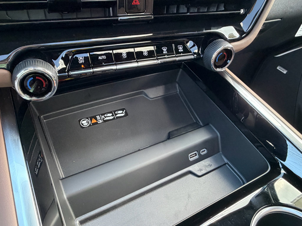 New 2026 Chevrolet Suburban High Country image 8