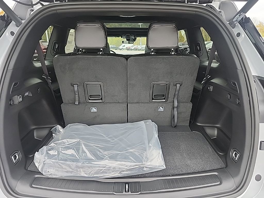 New 2025 Jeep Grand Cherokee L Limited w/ Black Appearance Package image 18