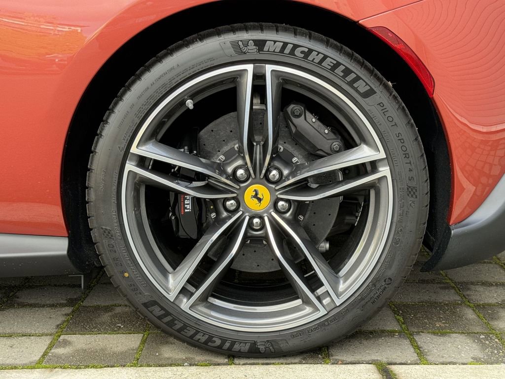 Used 2025 Ferrari Roma Spider image 10