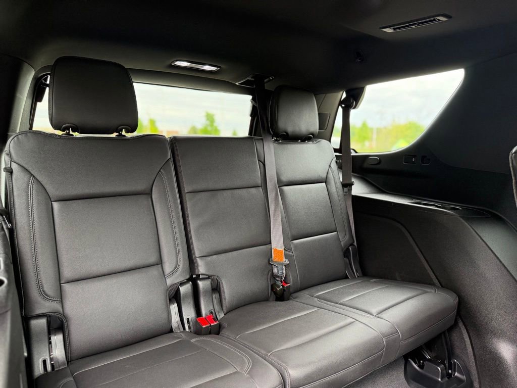 Used 2023 Chevrolet Tahoe Z71 w/ Luxury Package AWD/4WD image 31