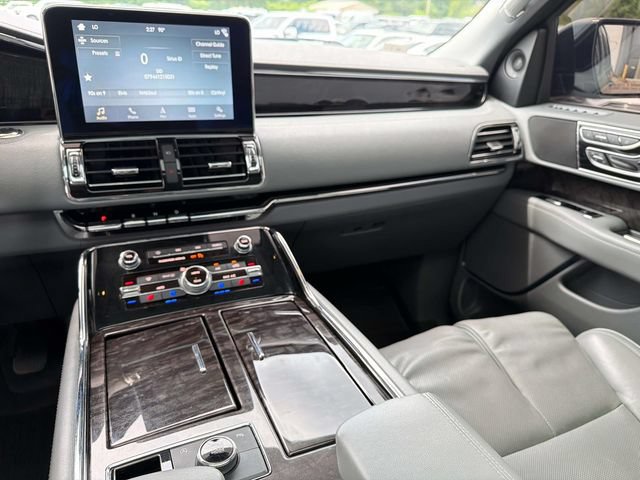 Used 2018 Lincoln Navigator Select AWD/4WD image 14