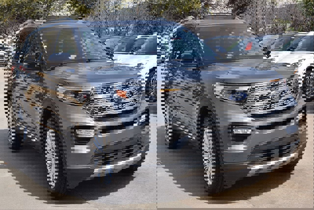 Used 2023 Ford Explorer Limited w/ Limited Technology Package image 2