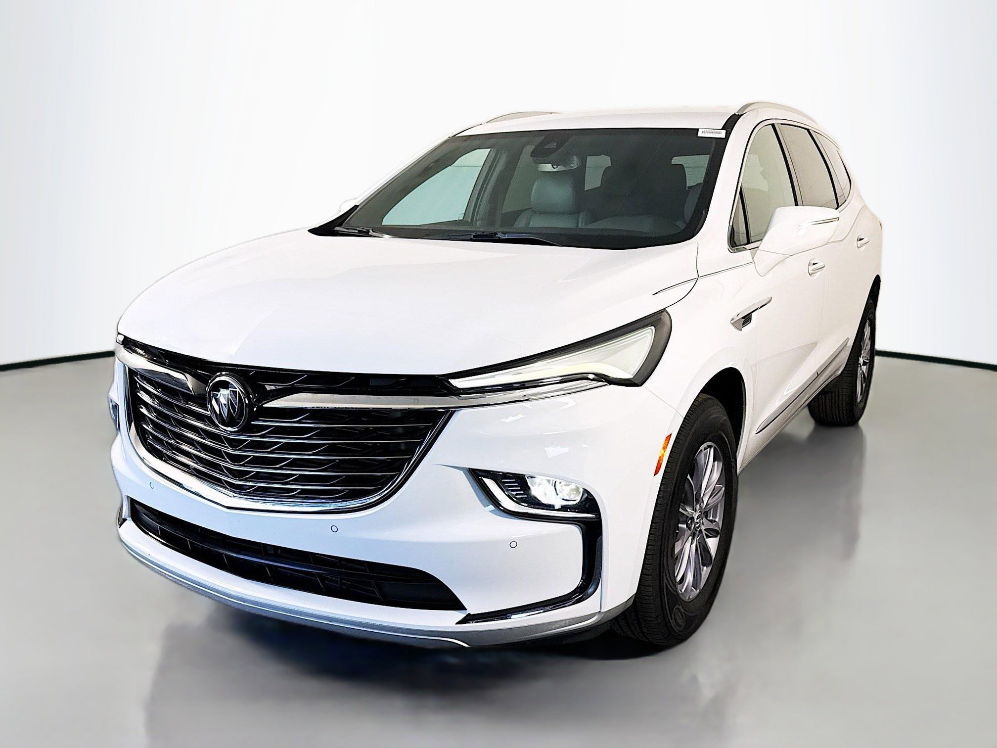 Used 2023 Buick Enclave Essence image 4