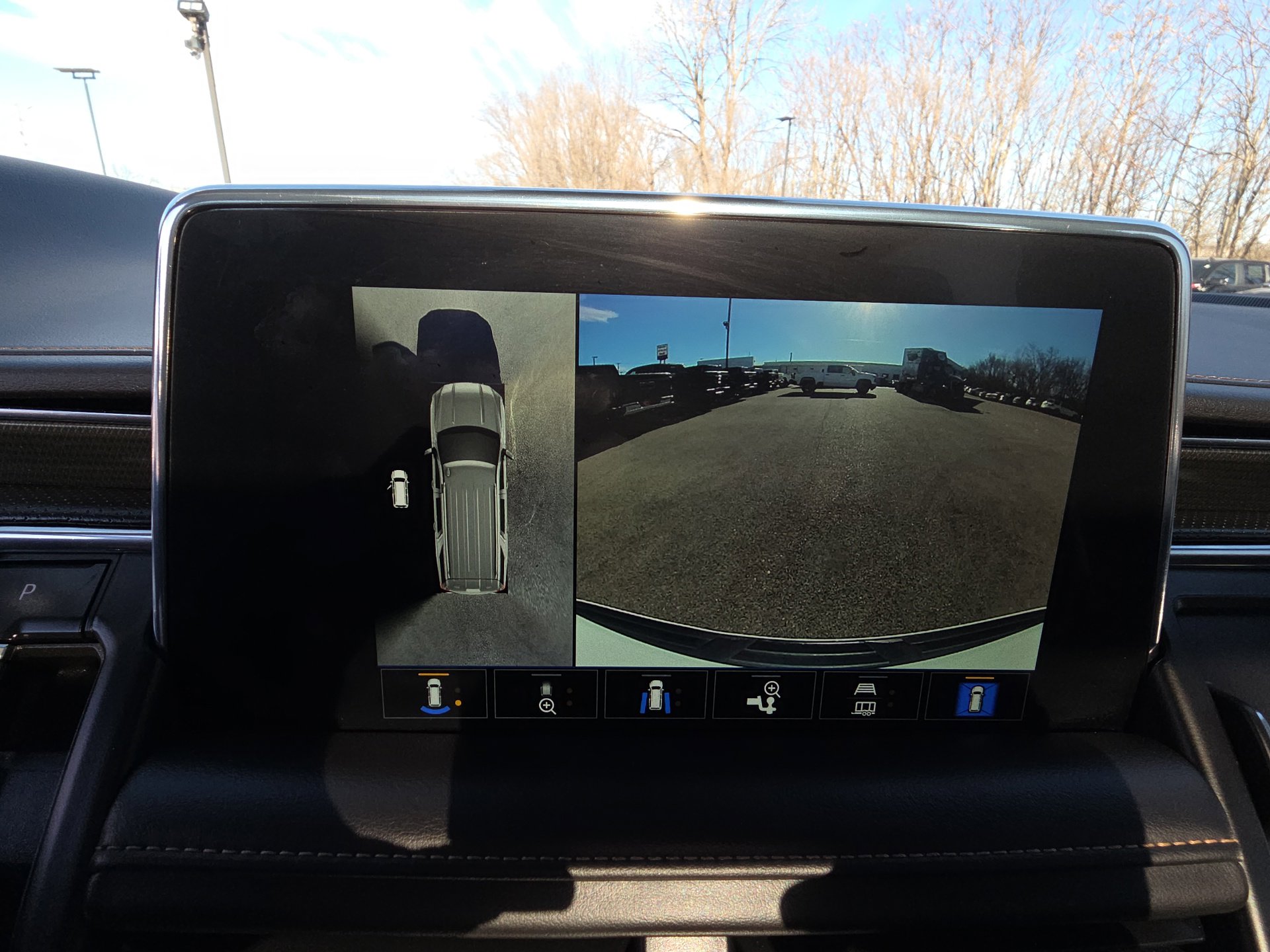 Used 2023 GMC Yukon XL AT4 w/ Technology Package image 22