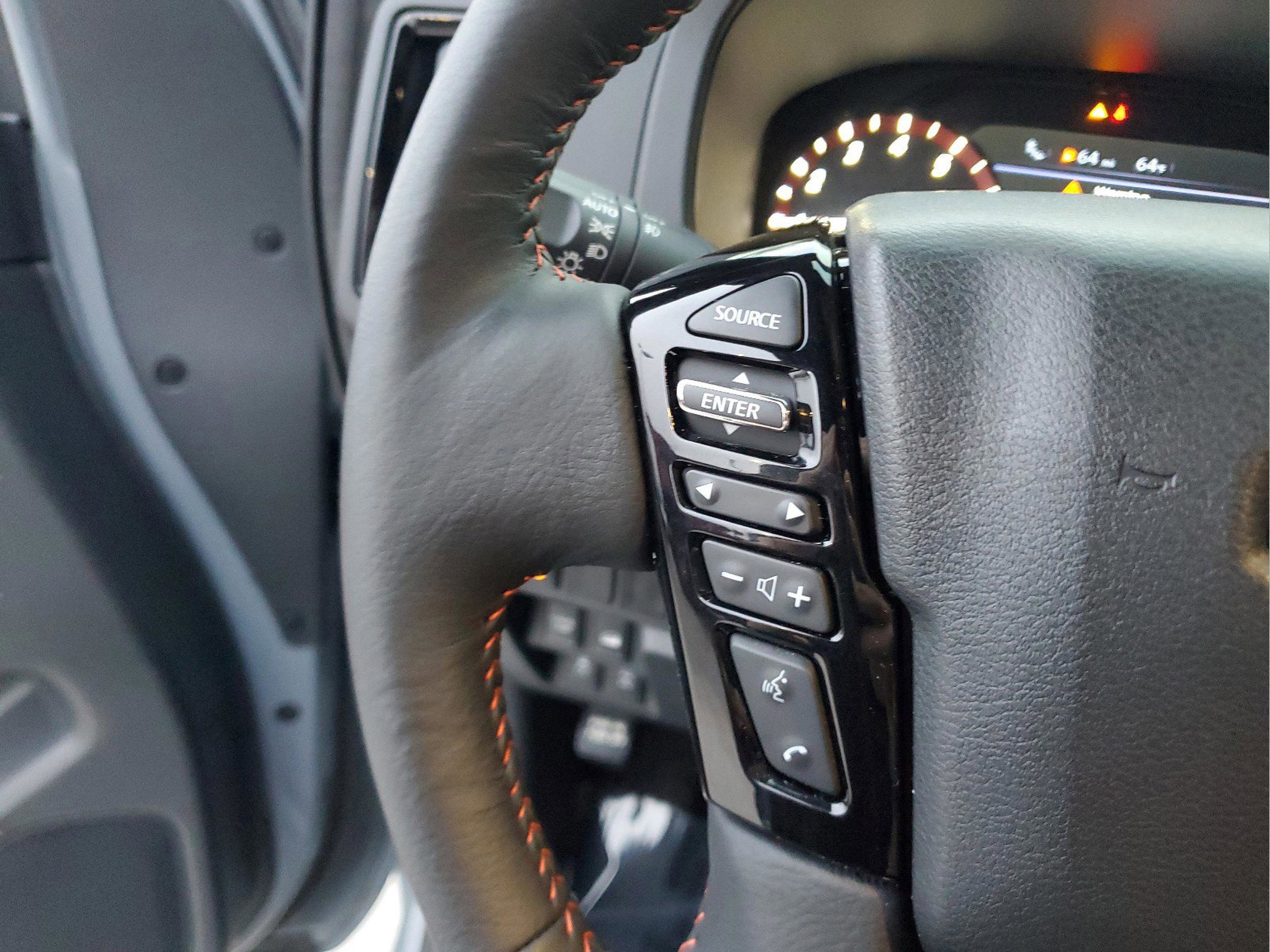 Used 2025 Nissan Frontier PRO-4X image 30