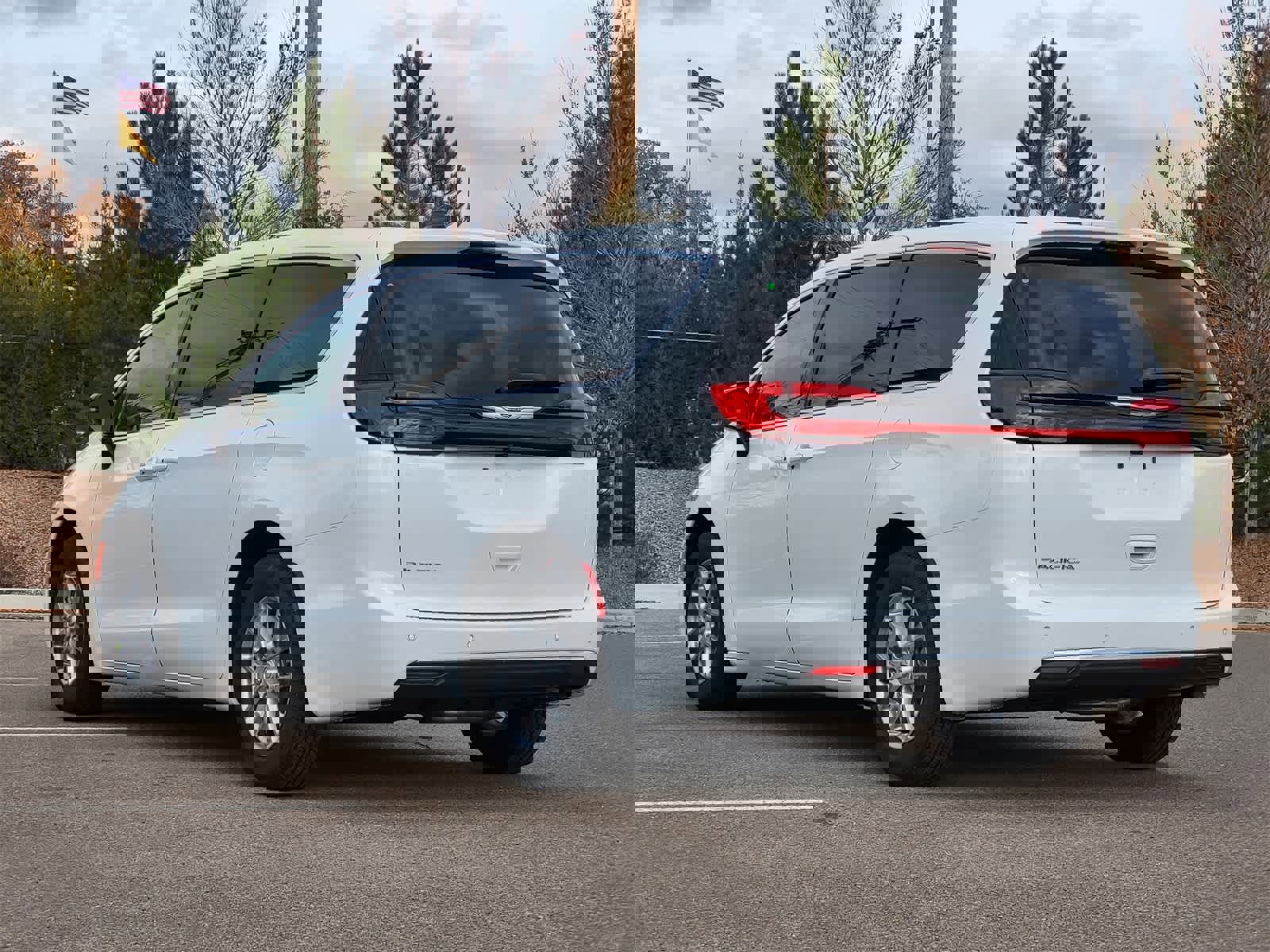 New 2026 Chrysler Pacifica Select image 4