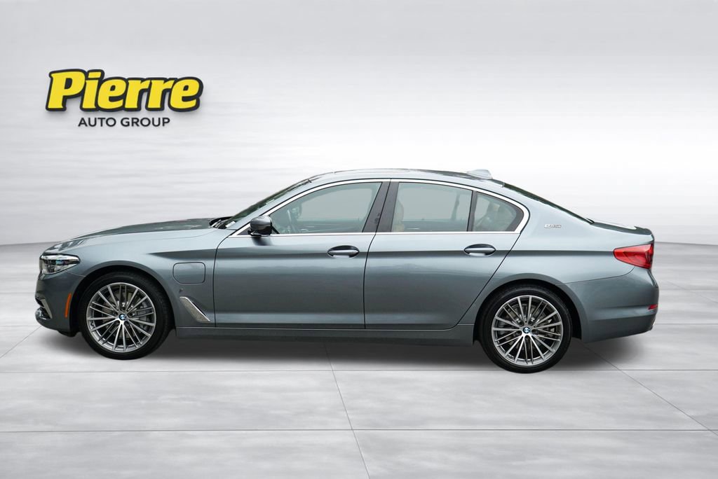 Used 2019 BMW 530e w/ Executive Package RWD image 4