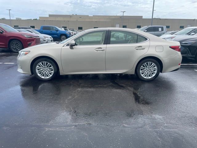 Used 2015 Lexus ES 350 w/ Luxury Package FWD image 3