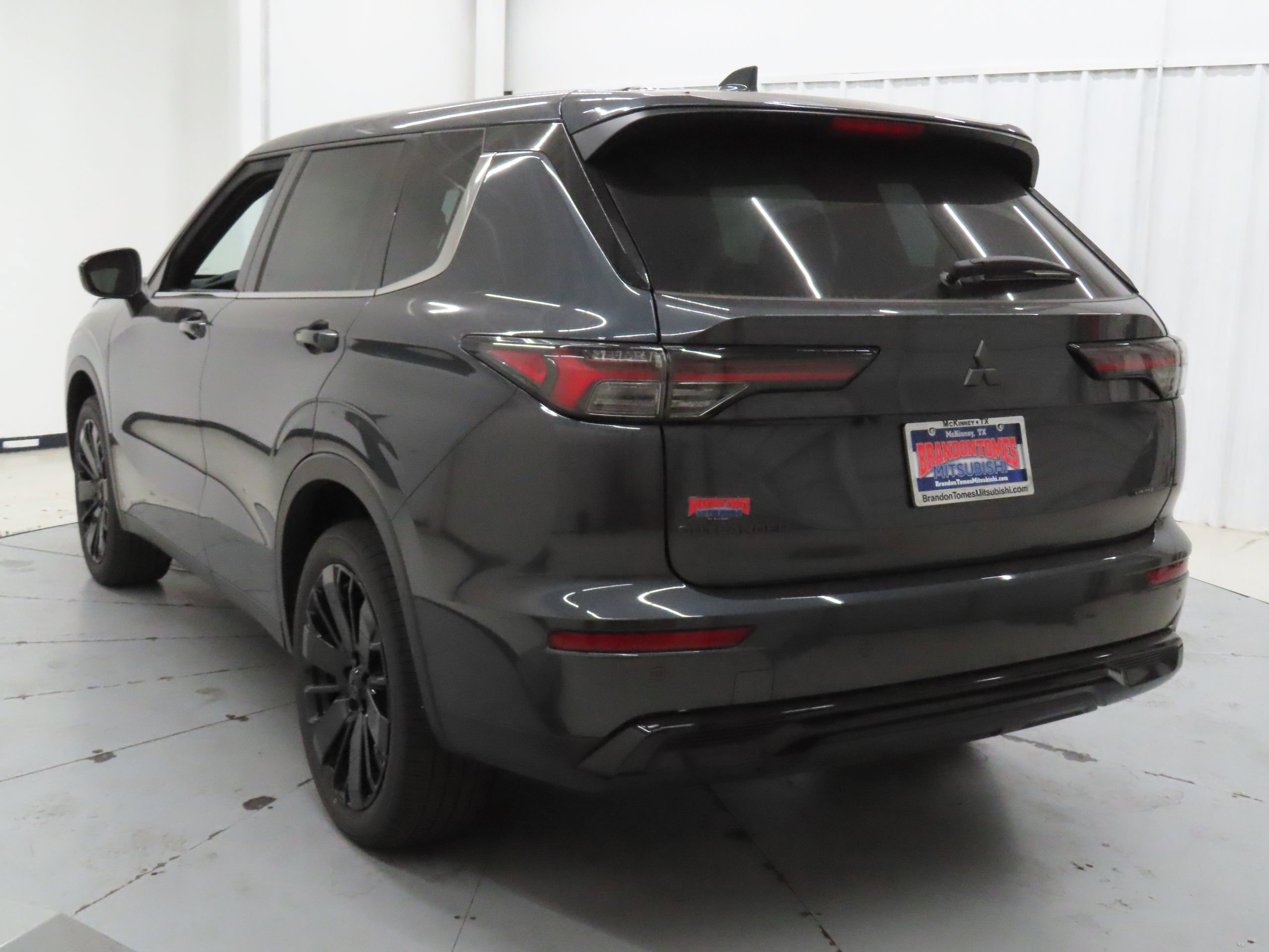 New 2026 Mitsubishi Outlander LE image 5