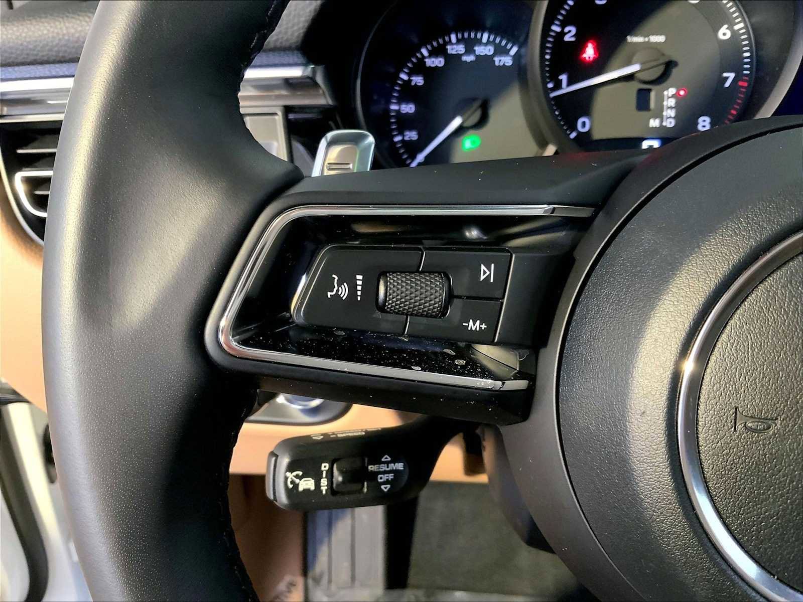 Certified 2026 Porsche Macan AWD/4WD image 27