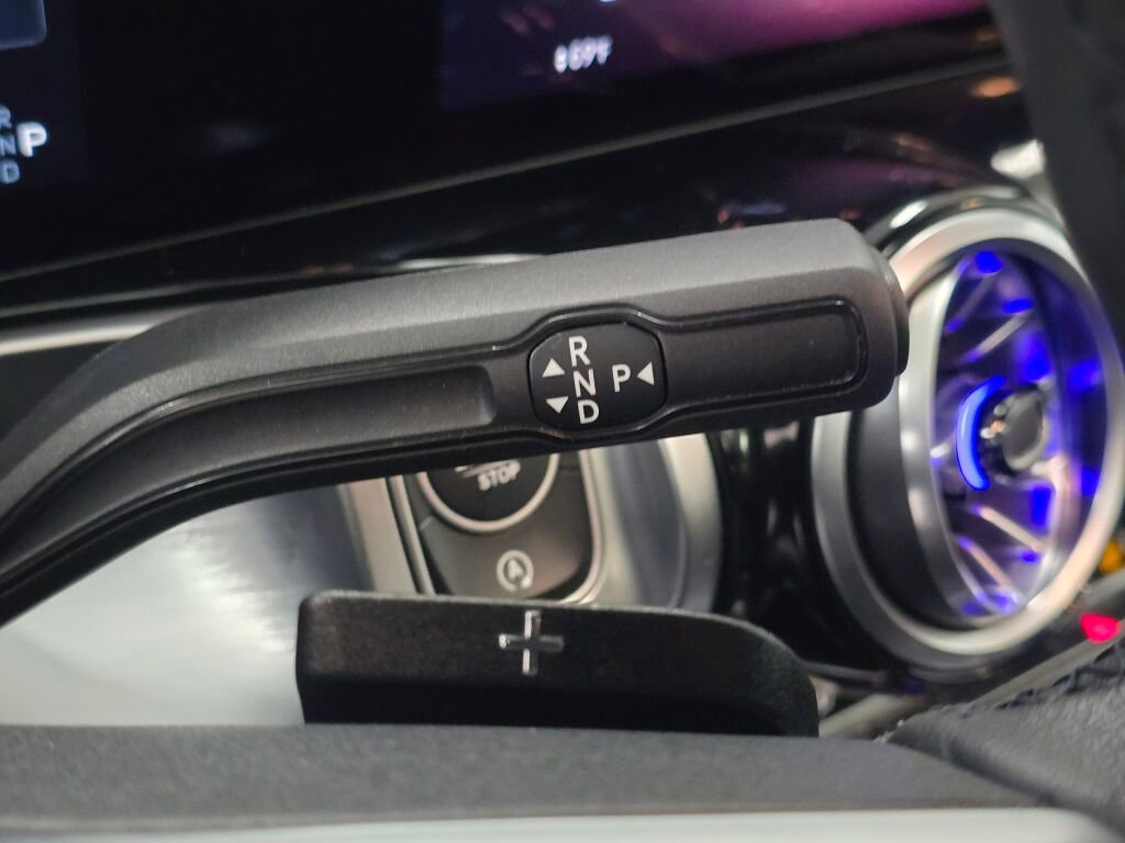 Used 2025 Mercedes-Benz GLB 250 4MATIC image 16