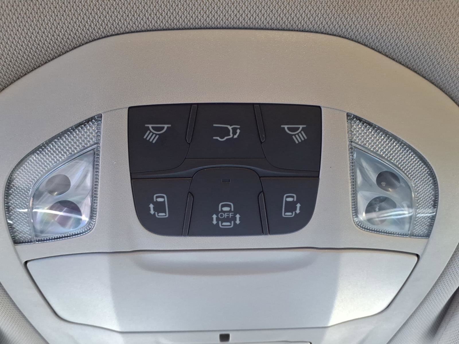 Used 2023 Chrysler Pacifica Touring-L image 13
