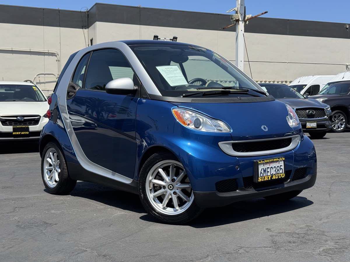 Used 2010 smart fortwo passion RWD image 2