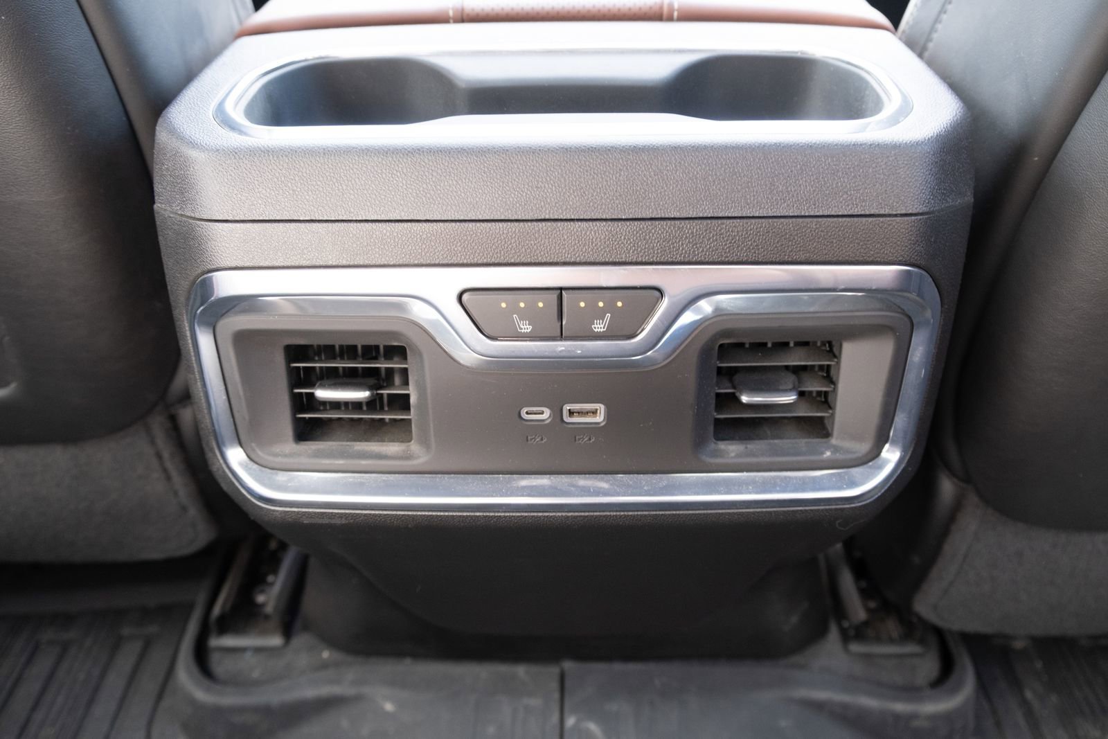 Used 2024 GMC Sierra 3500 Denali Ultimate AWD/4WD image 17