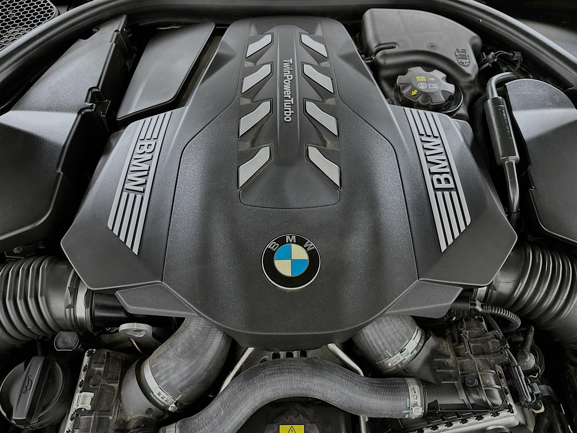 Used 2020 BMW 750i xDrive w/ M Sport Package AWD/4WD image 30