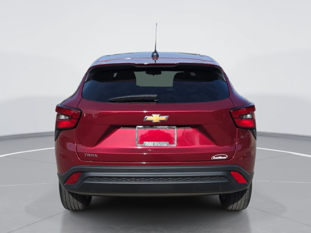 Used 2024 Chevrolet Trax LS w/ LS Convenience Package FWD image 5