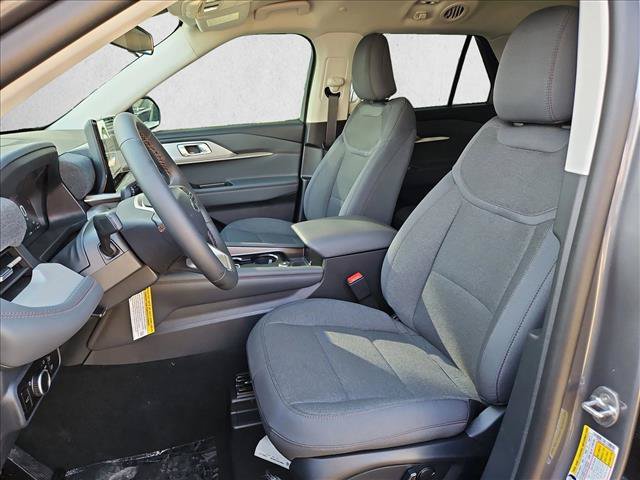 New 2026 Ford Explorer Active RWD image 4