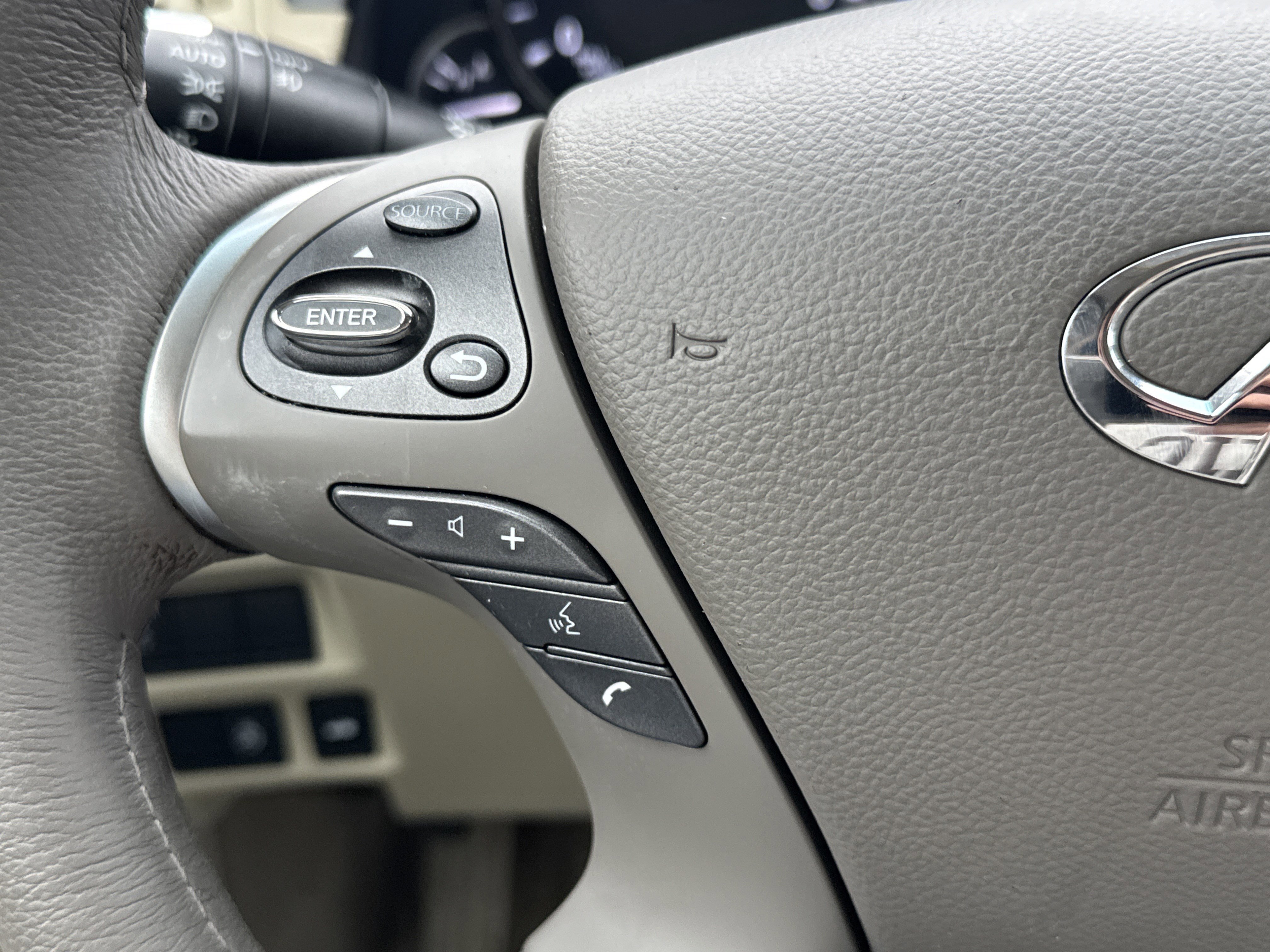 Used 2019 INFINITI Q70 L 3.7 image 16