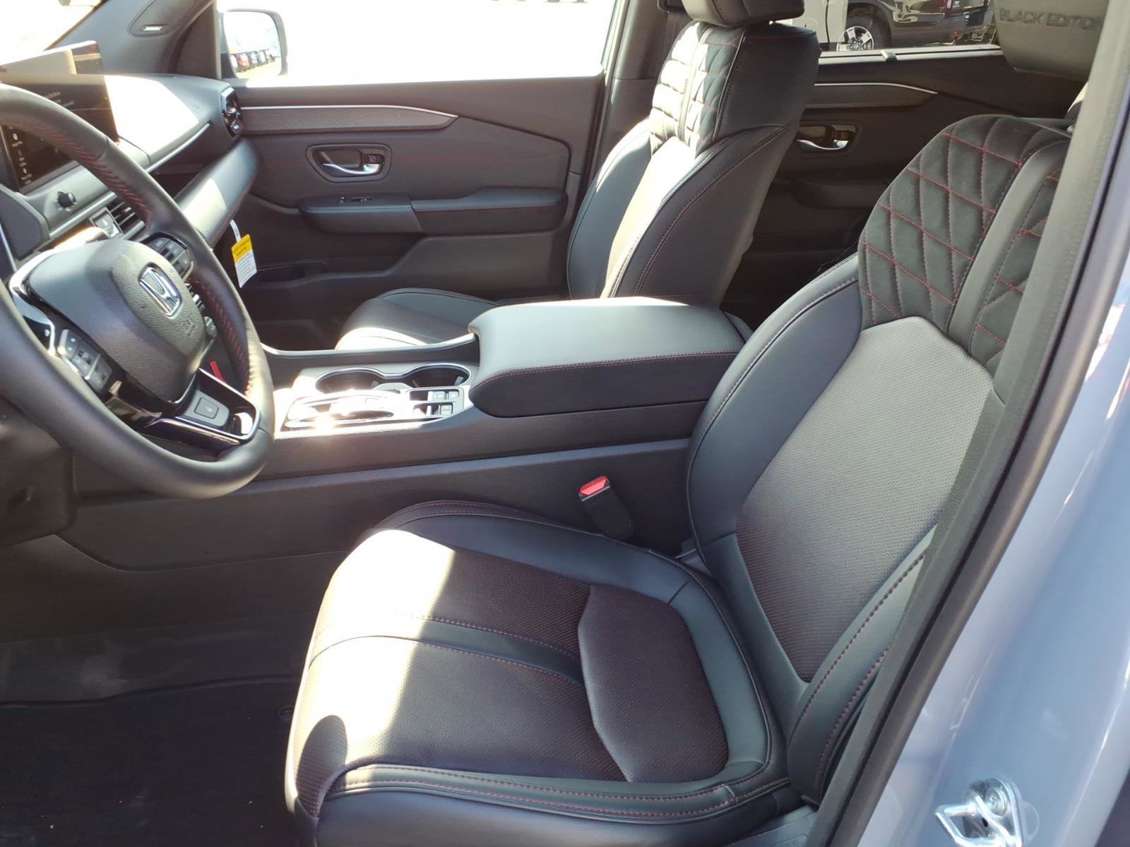 New 2026 Honda Pilot Black Edition image 9
