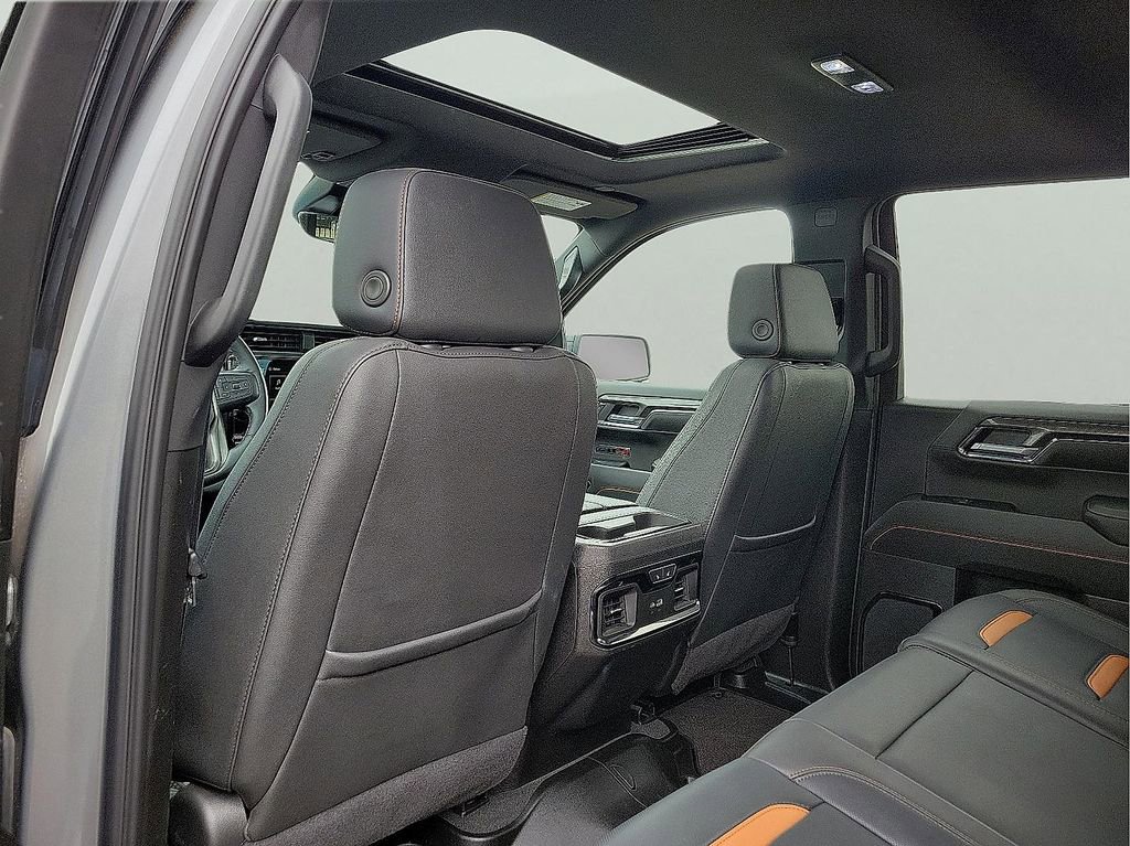 Used 2024 GMC Sierra 1500 AT4 w/ Technology Package AWD/4WD image 11