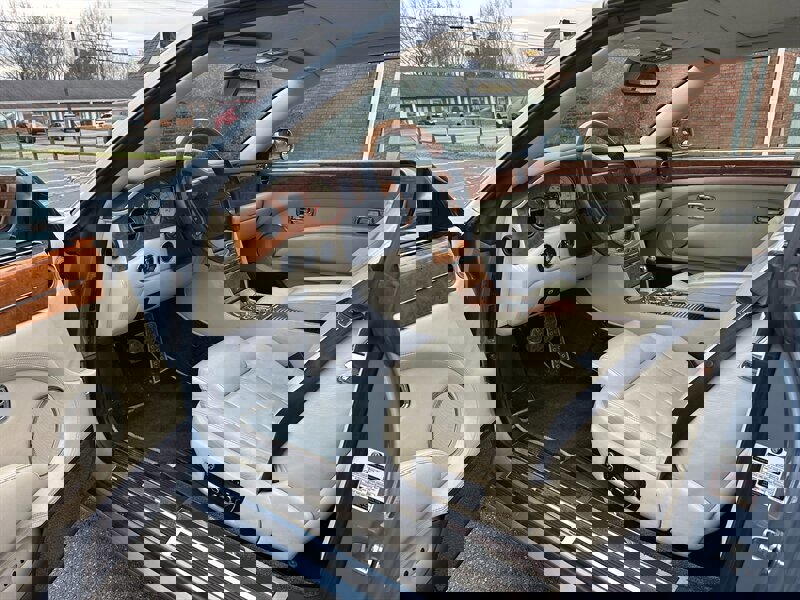 Used 2007 Bentley Azure image 11