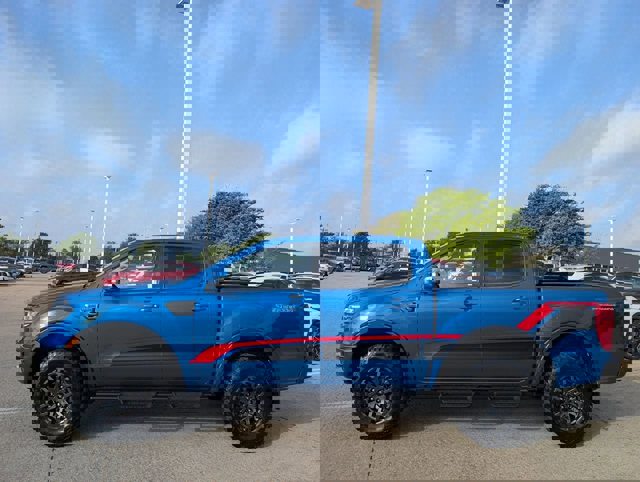 Used 2021 Ford Ranger Lariat w/ Tremor Off-Road Package image 3