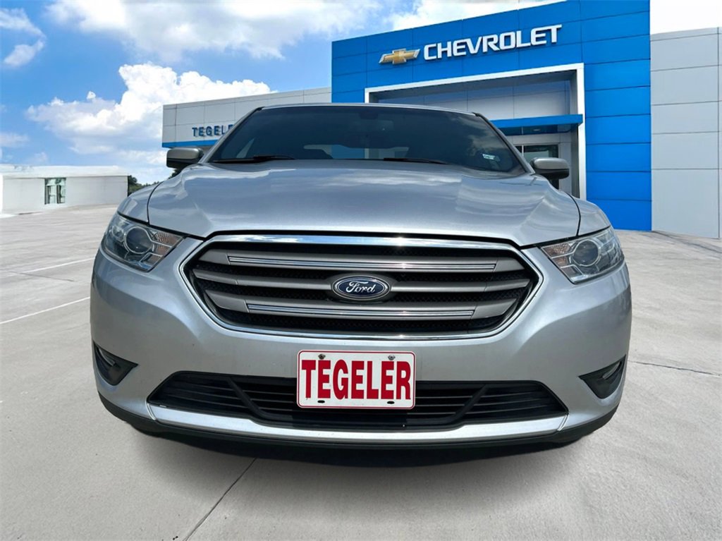 Used 2018 Ford Taurus SEL image 2