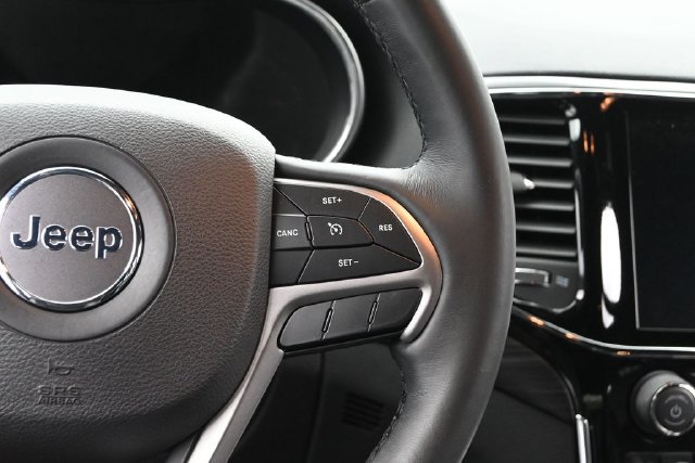 Used 2019 Jeep Grand Cherokee Altitude AWD/4WD image 27