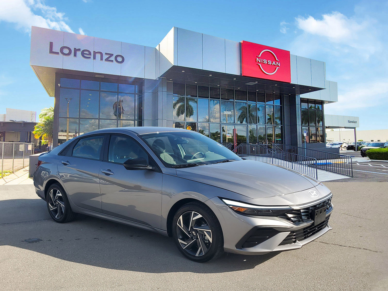 Used 2025 Hyundai Elantra Sport image 3