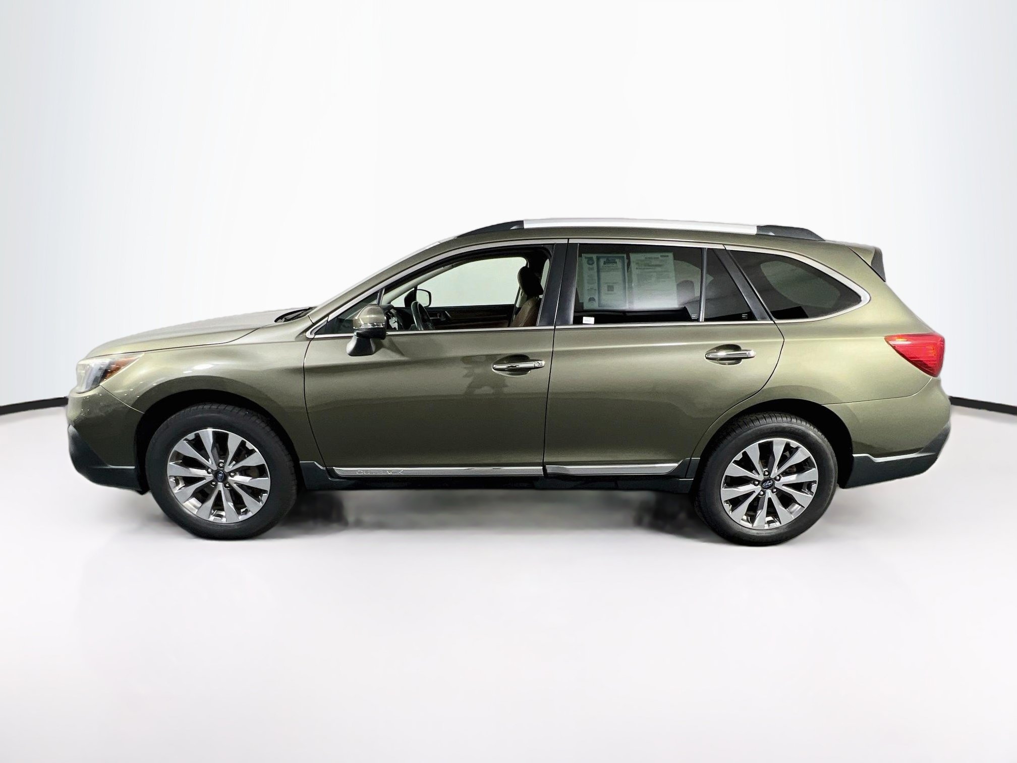 Used 2018 Subaru Outback 2.5i Touring AWD/4WD image 8