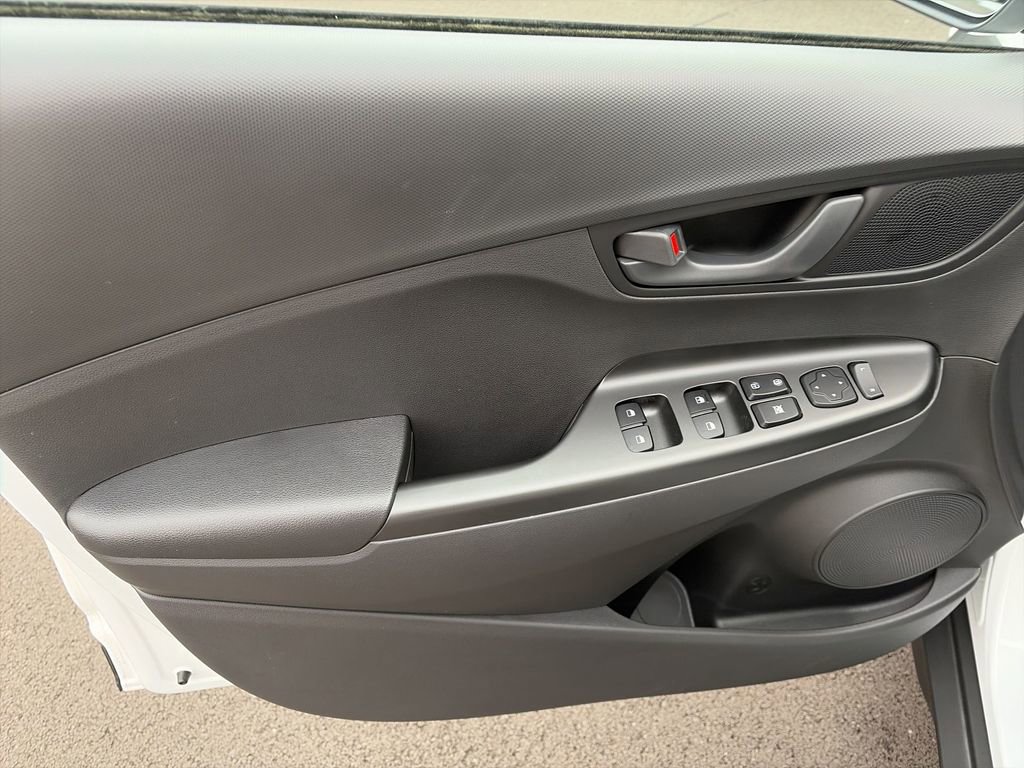Used 2023 Hyundai Kona SE image 13