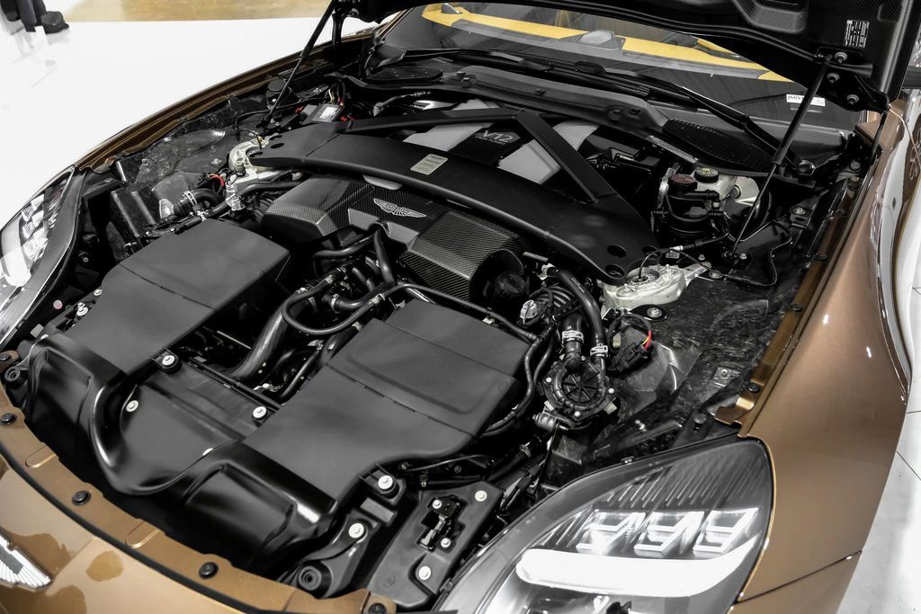 Used 2025 Aston Martin Vanquish image 34