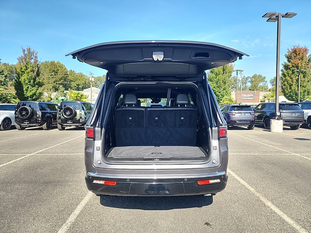 Used 2022 Jeep Wagoneer Series III w/ Convenience Group I RWD image 16
