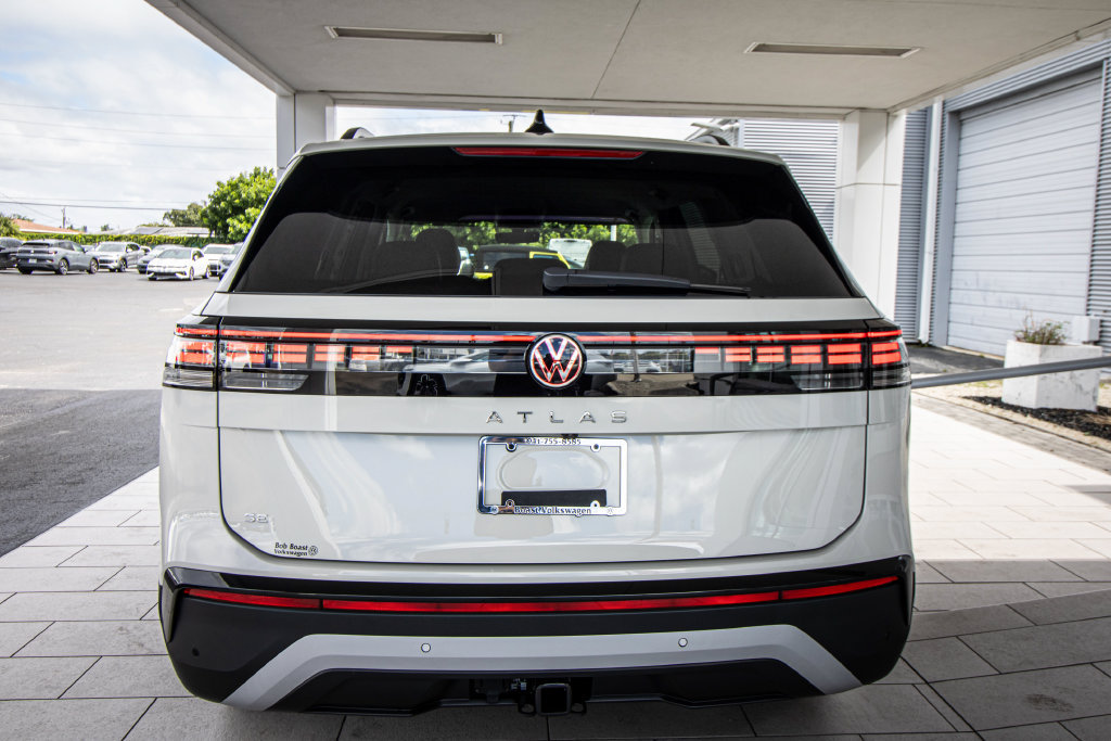 New 2027 Volkswagen Atlas SE FWD image 16