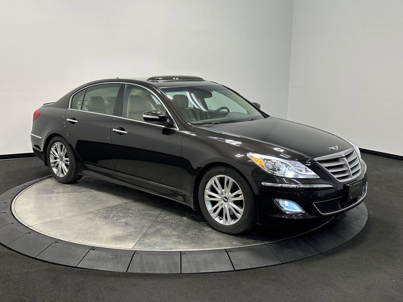 Used 2013 Hyundai Genesis 3.8 w/ Technology Pkg image 2