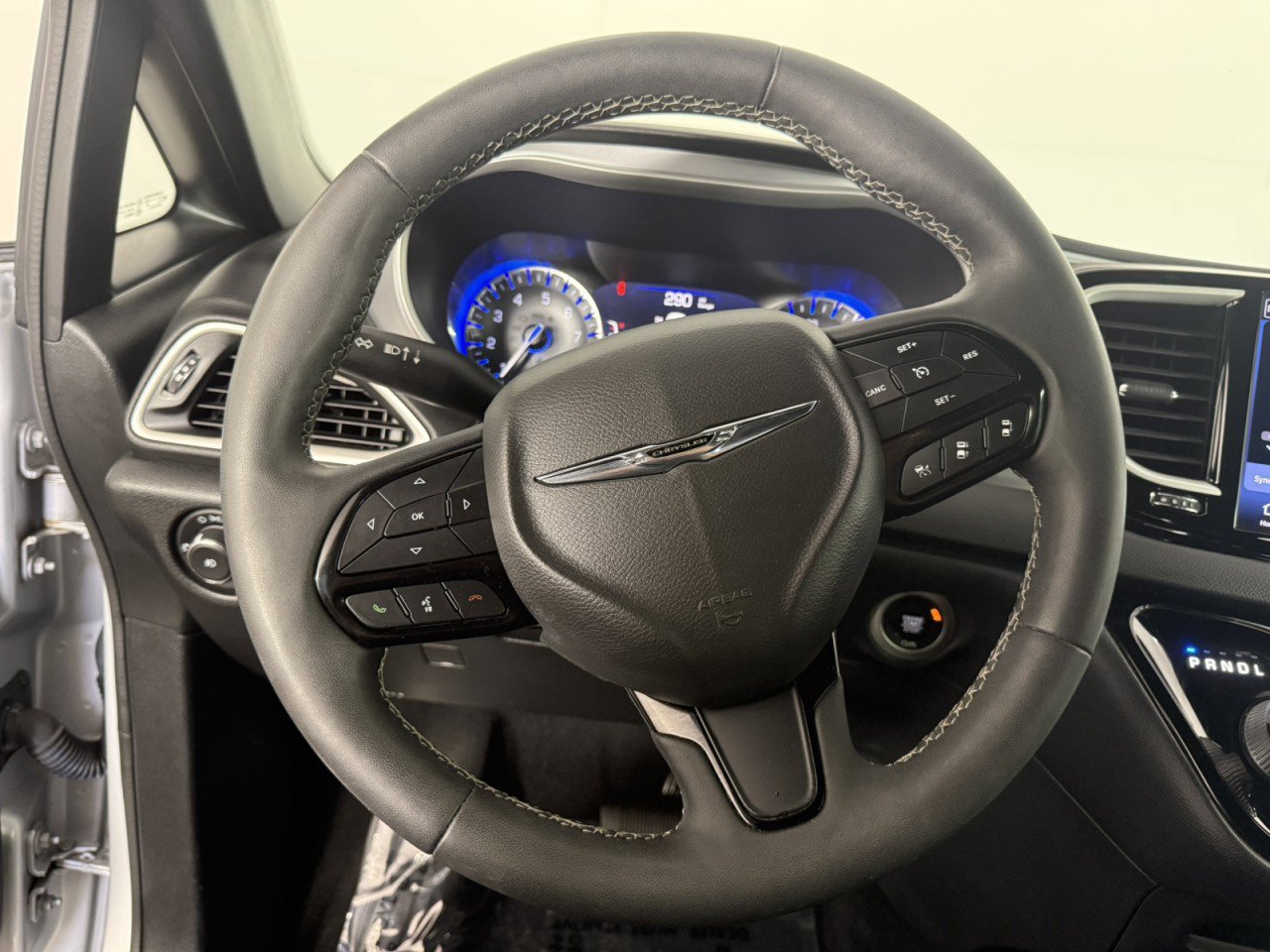 Used 2022 Chrysler Pacifica Touring-L w/ S Appearance Package FWD image 22