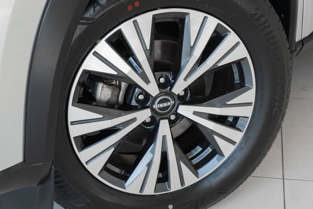 Used 2023 Nissan Rogue SV AWD/4WD image 2