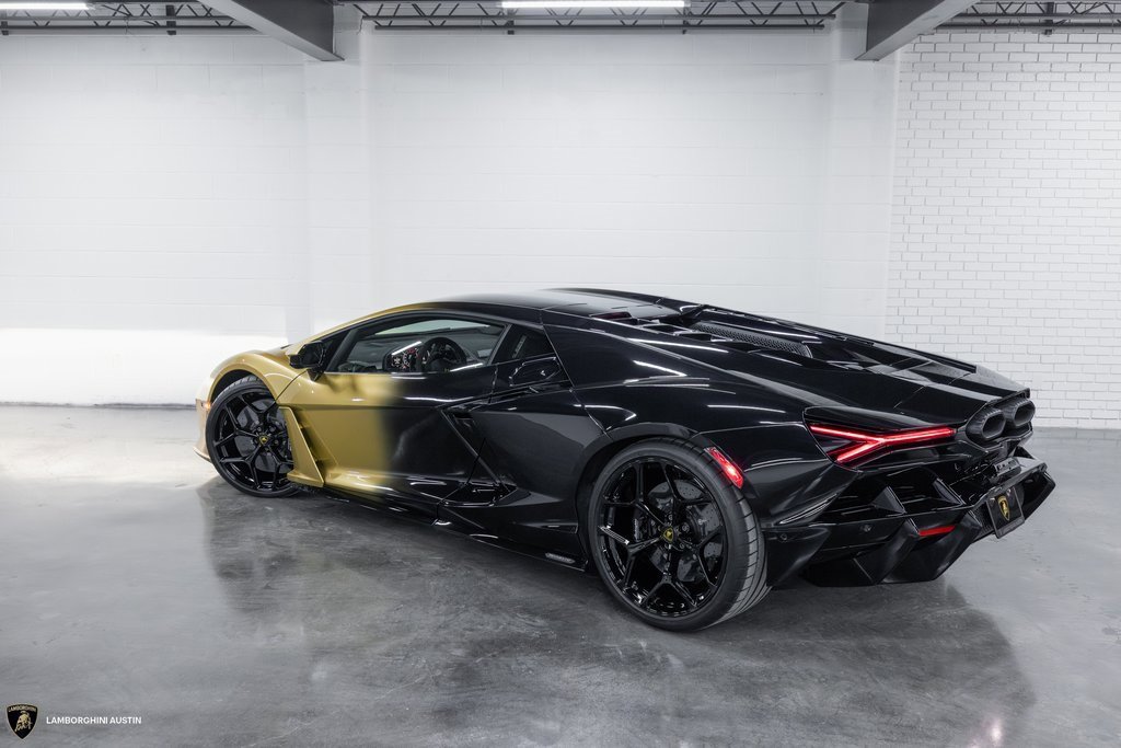 Used 2025 Lamborghini Revuelto image 13